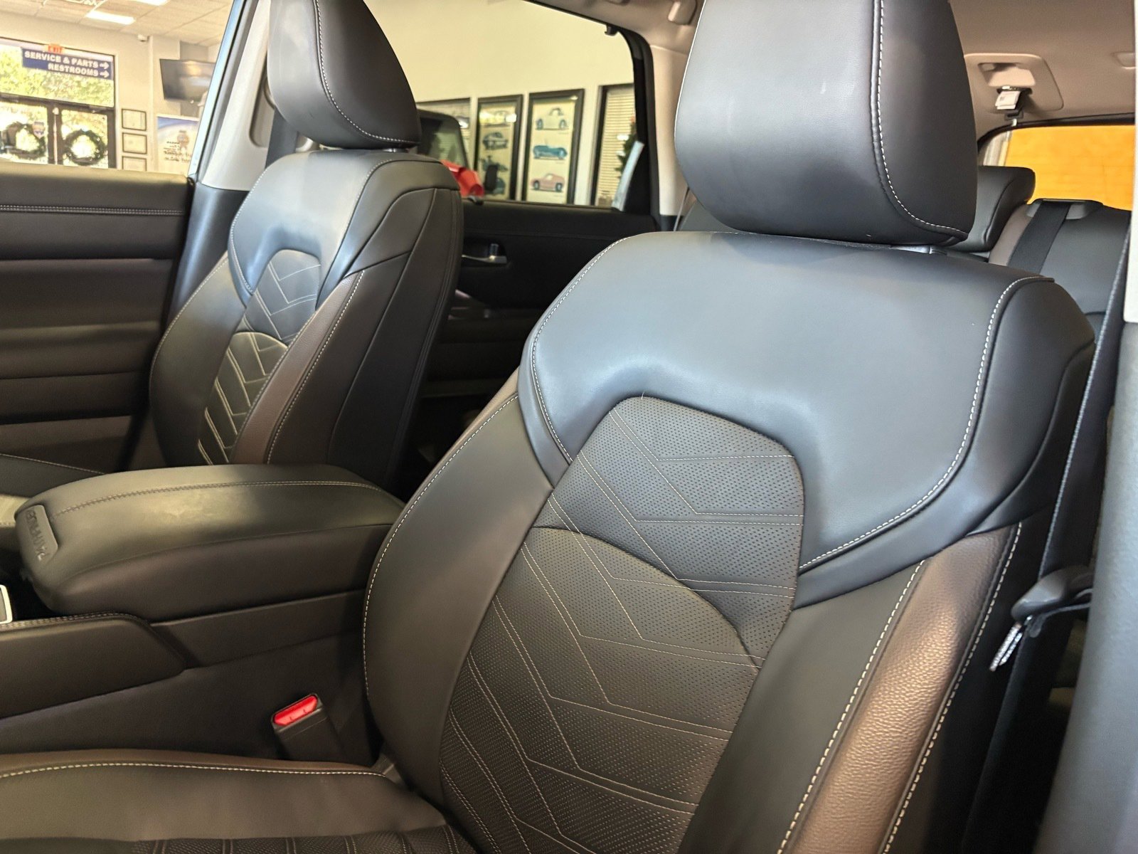 Used 2024 Nissan Pathfinder Platinum w/ Cargo Package image 5