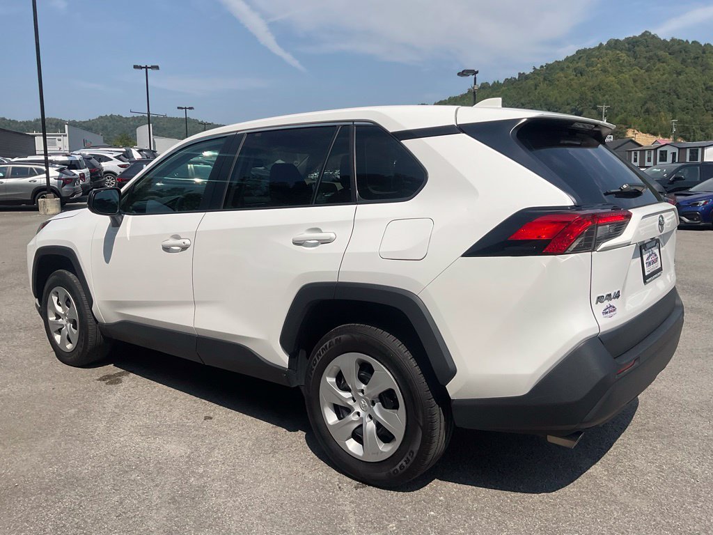 Used 2025 Toyota RAV4 LE AWD/4WD image 4