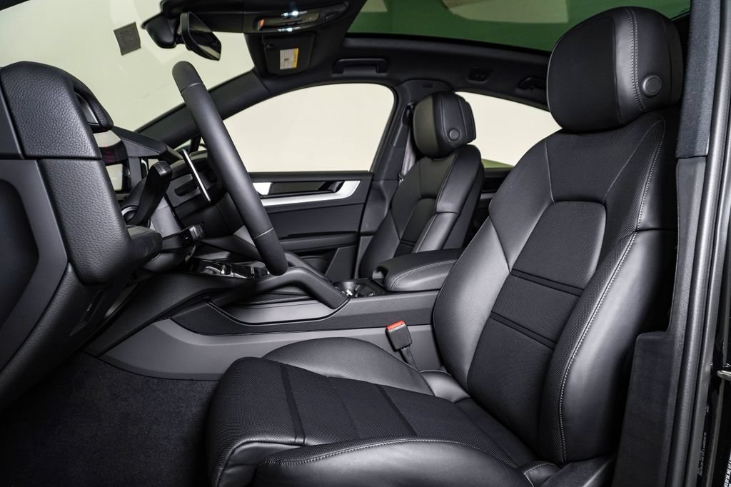 New 2026 Porsche Cayenne Coupe AWD/4WD image 5
