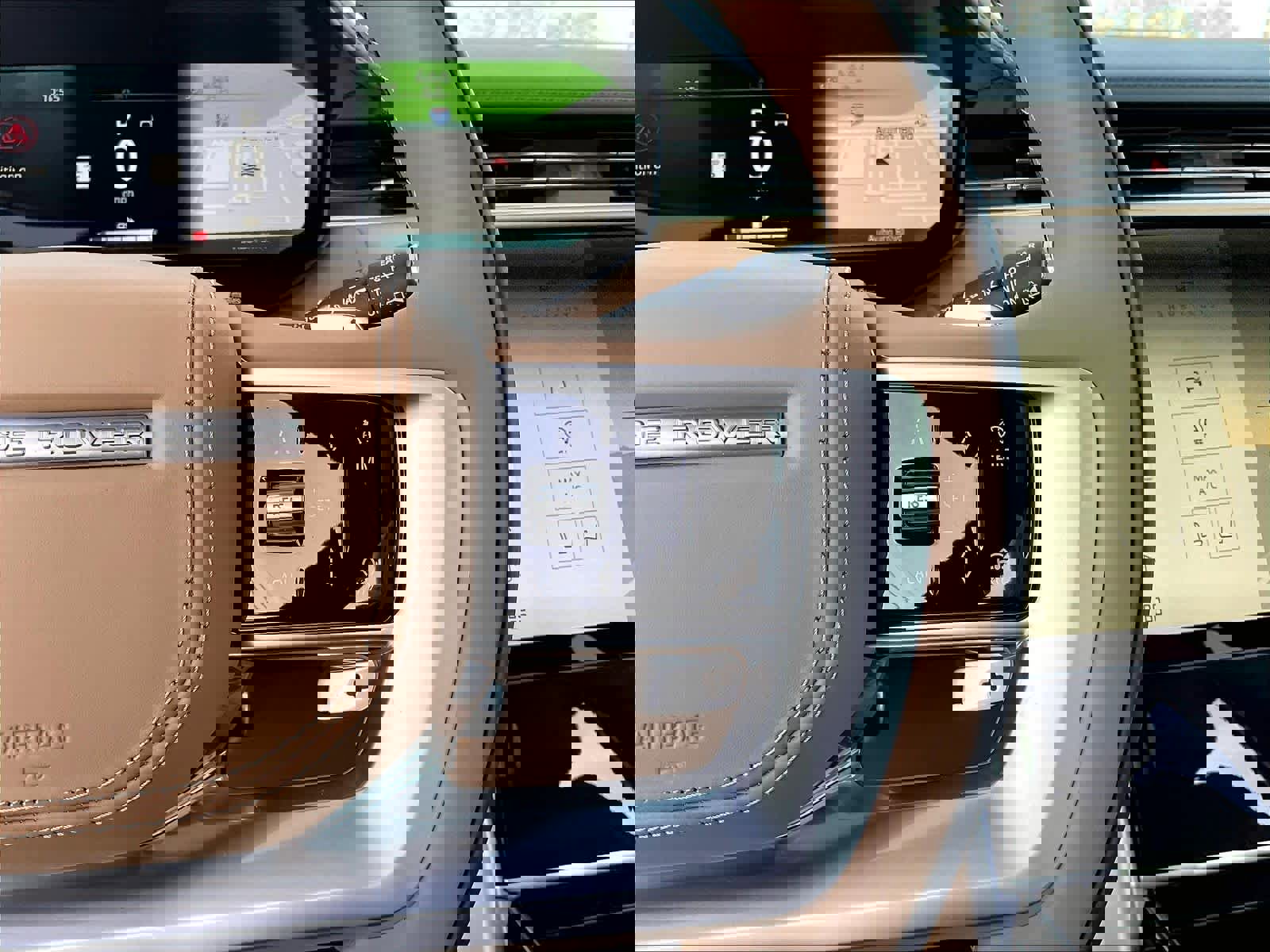 New 2025 Land Rover Range Rover Long Wheelbase SE image 18