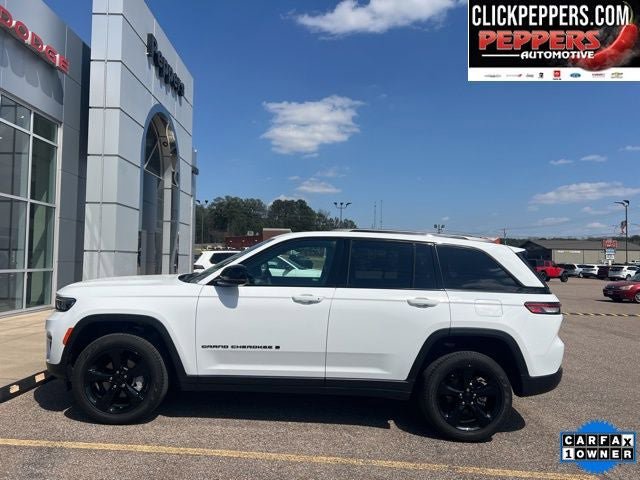 Used 2025 Jeep Grand Cherokee Limited w/ Black Appearance Package AWD/4WD image 4