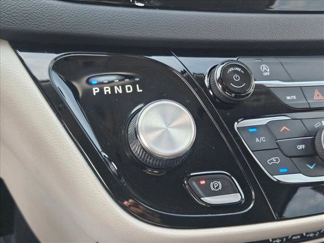 Used 2022 Chrysler Voyager LX image 12