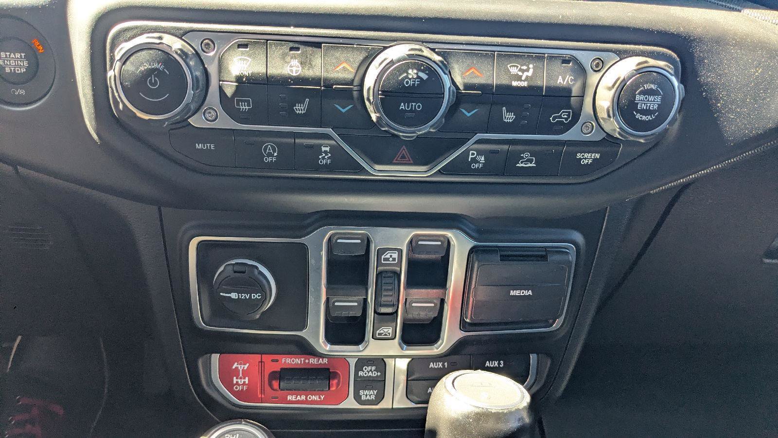 Used 2020 Jeep Gladiator Rubicon w/ Advanced Safety Group AWD/4WD image 25