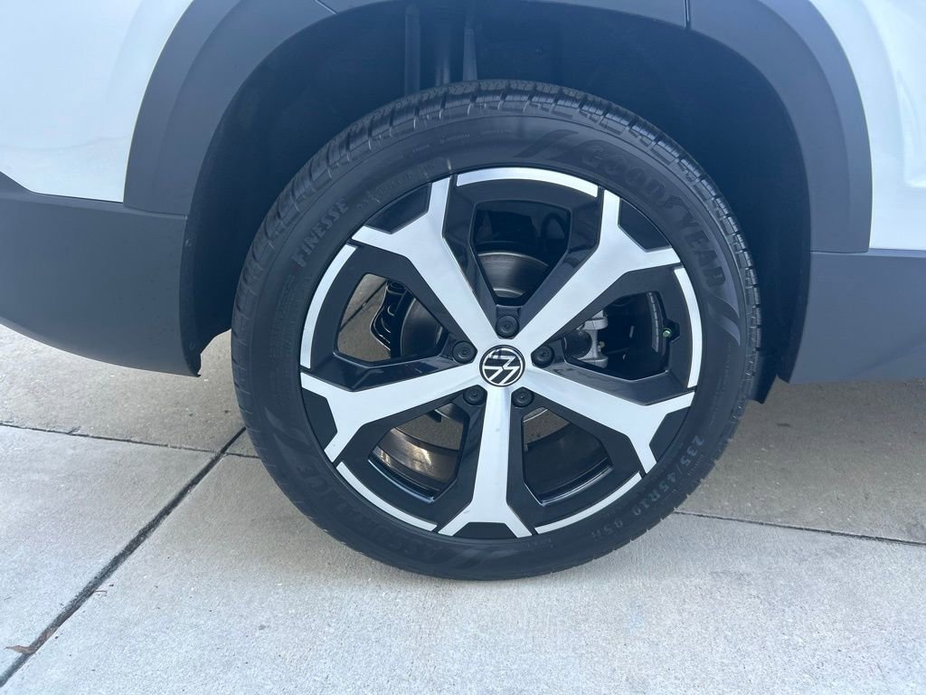 New 2026 Volkswagen Taos SEL image 25