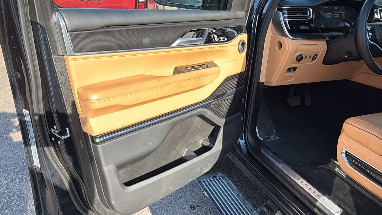 Used 2025 Jeep Grand Wagoneer L Series III w/ Quick Order Packagew 28T AWD/4WD image 14