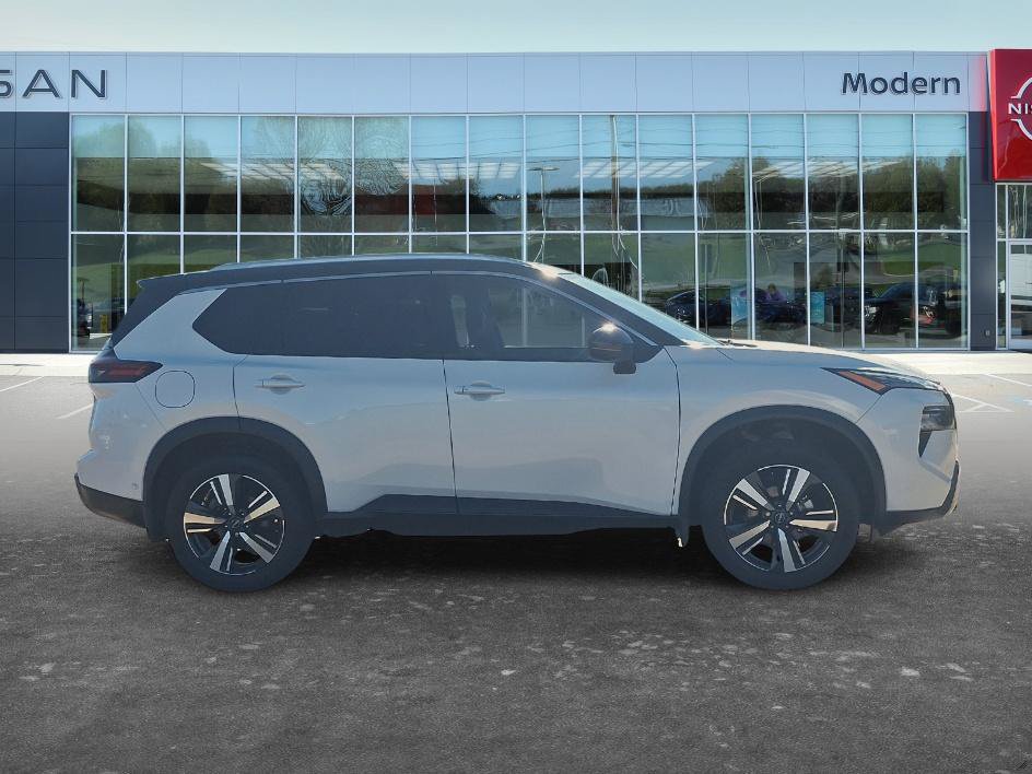 Certified 2024 Nissan Rogue SL w/ SL Premium Package FWD image 4