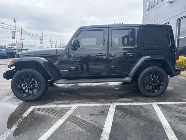 Used 2021 Jeep Wrangler Unlimited Sahara image 2