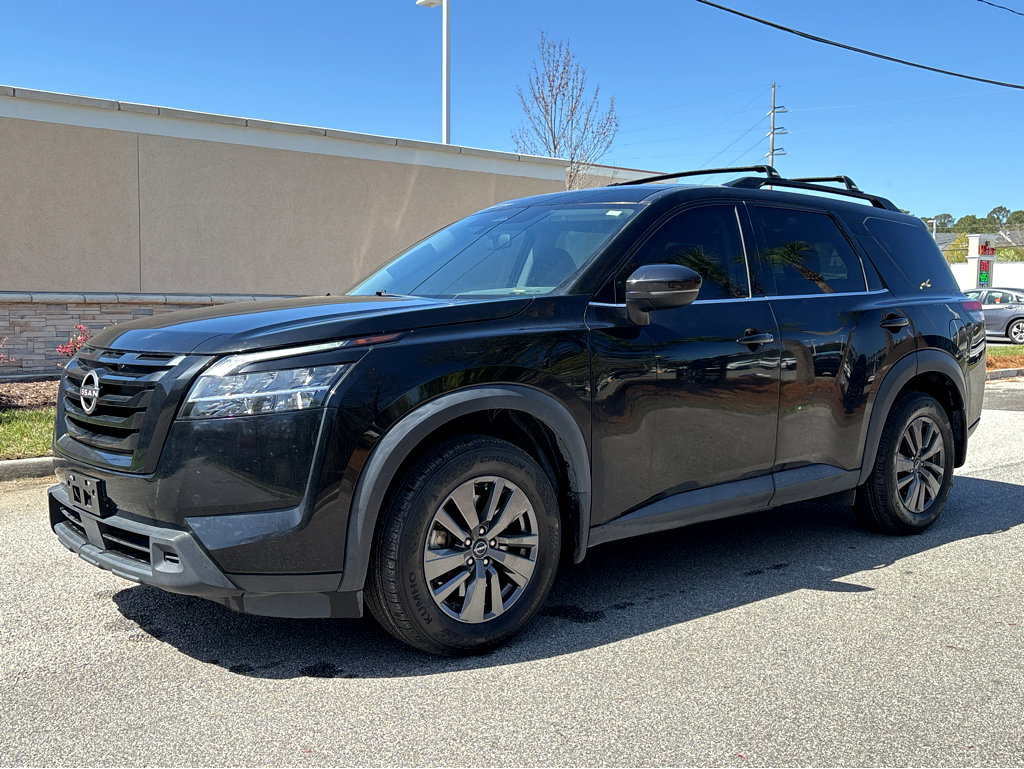 Used 2022 Nissan Pathfinder SV w/ SV Black Package image 3