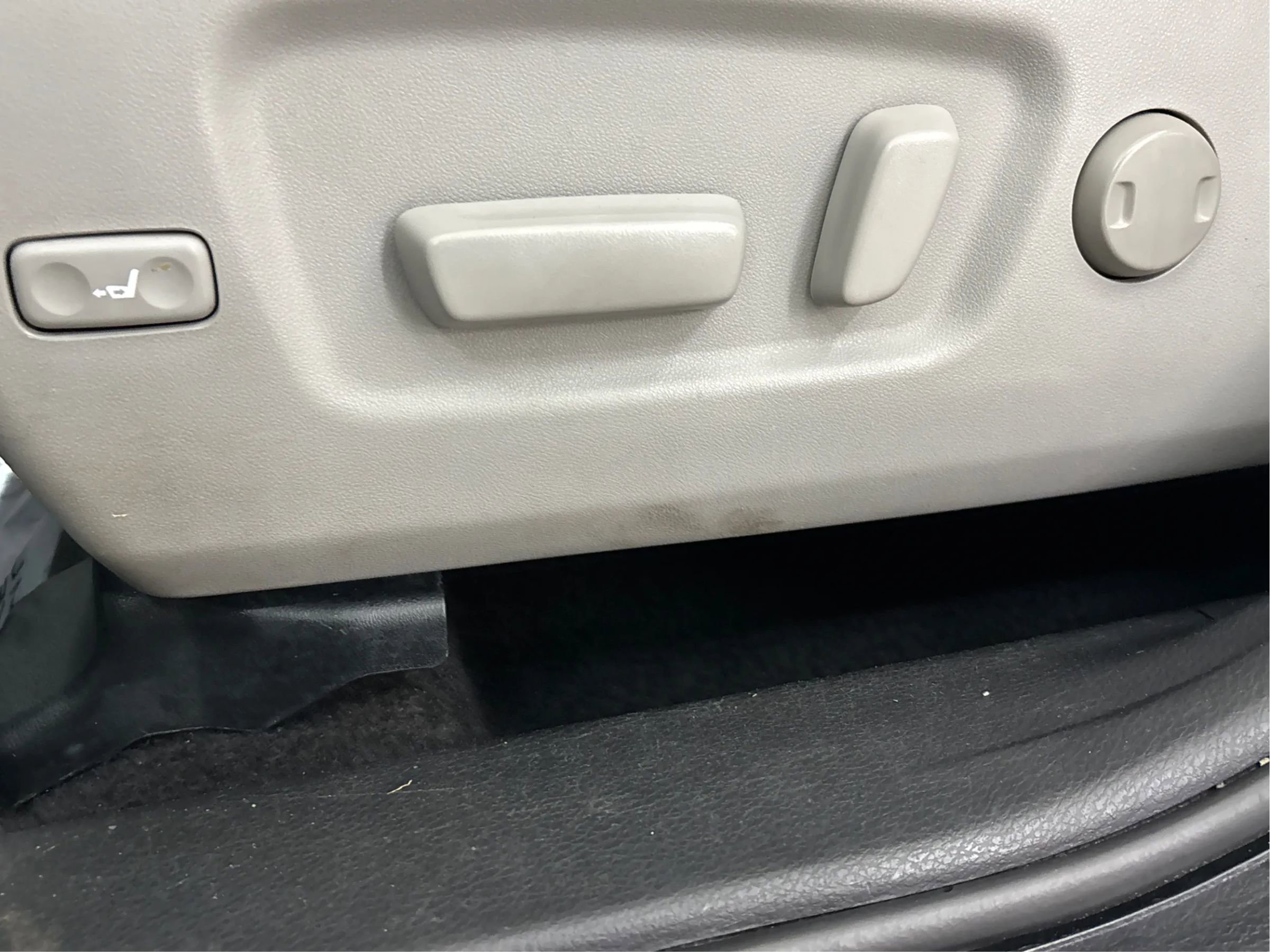 Used 2016 Toyota Highlander Limited image 25