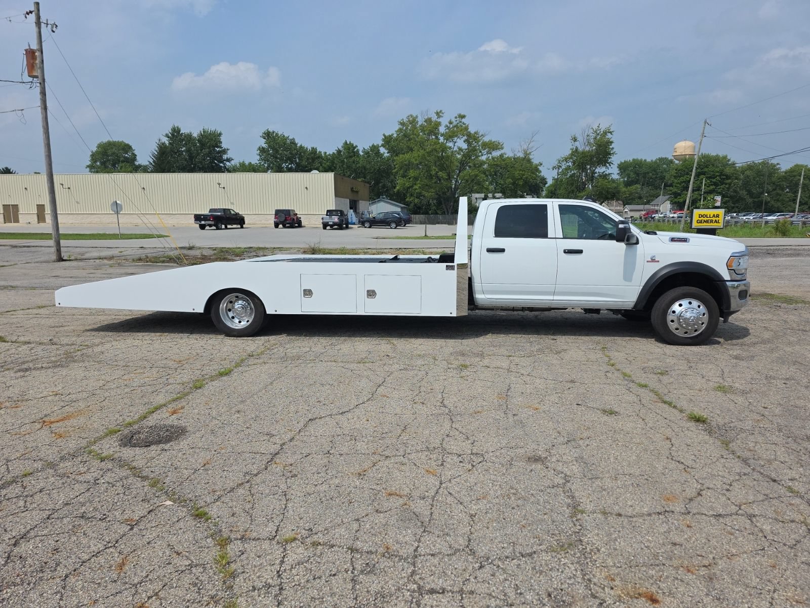 Used 2024 RAM 4500 Tradesman w/ Chrome Appearance Group RWD image 2