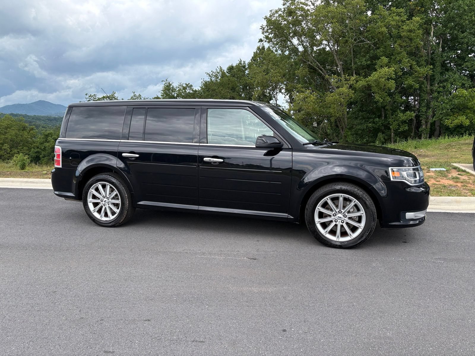 Used 2019 Ford Flex Limited FWD image 7