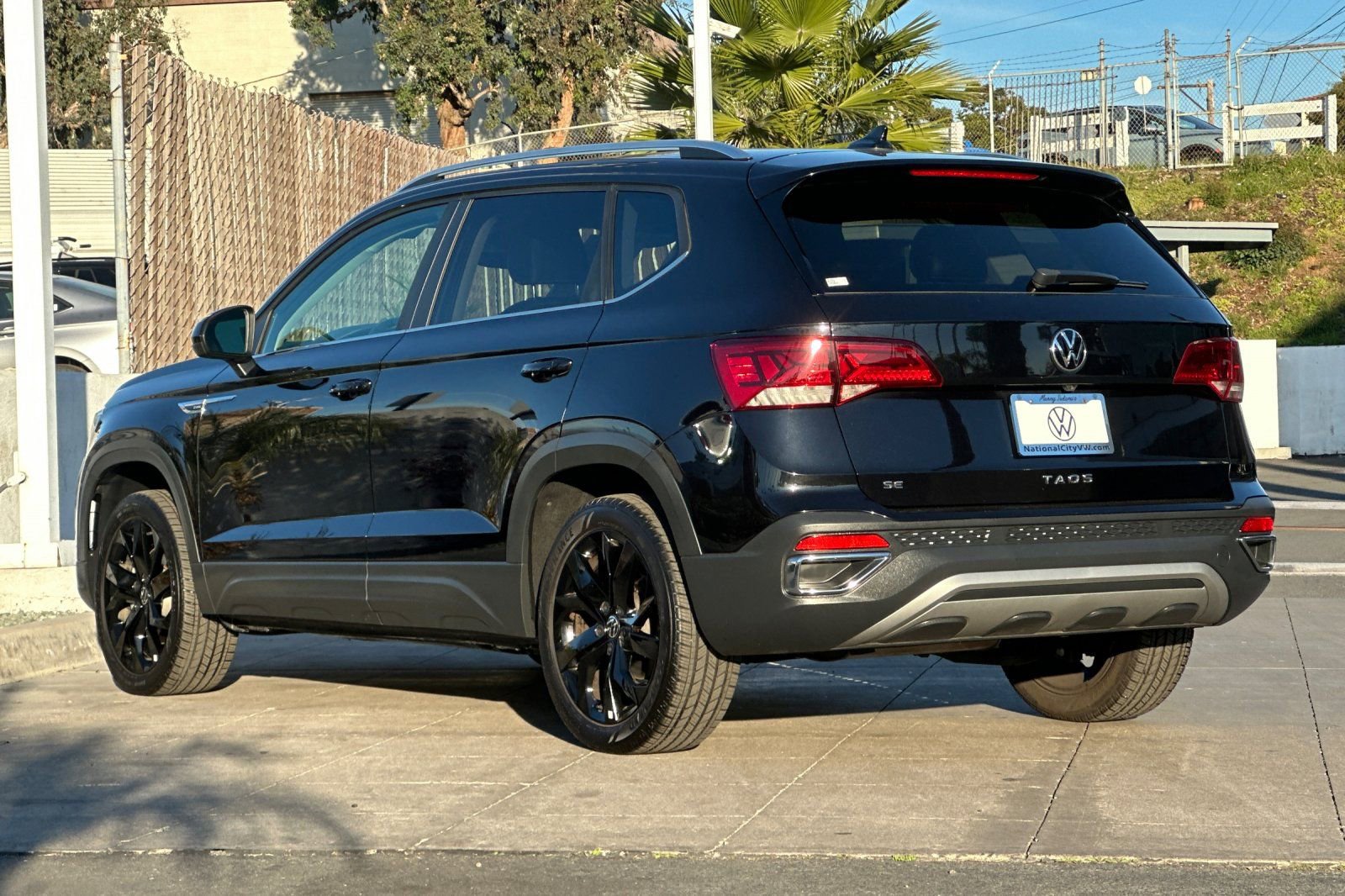 Used 2023 Volkswagen Taos SE w/ Black Wheel Package FWD image 7