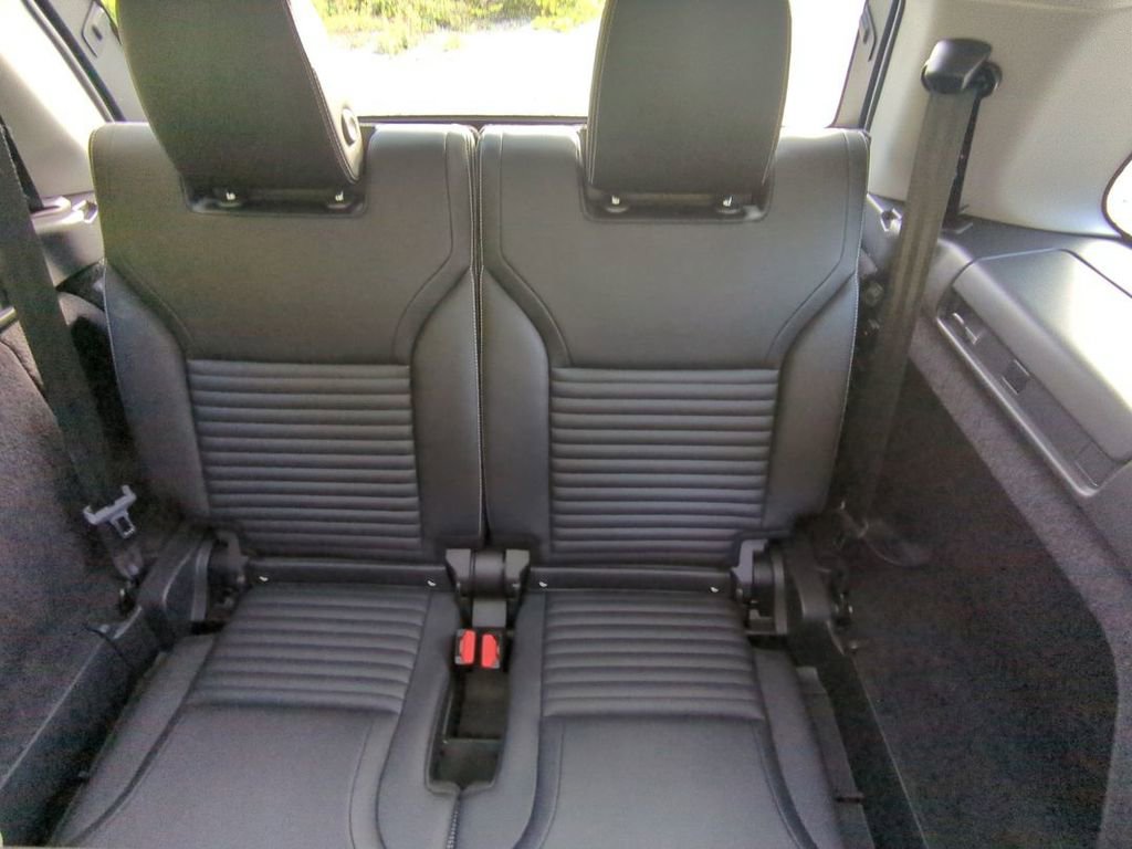 Used 2024 Land Rover Discovery S image 21