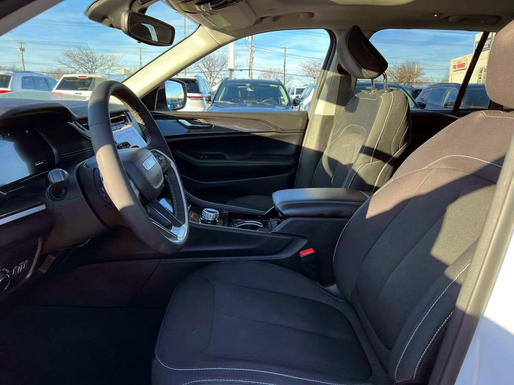 Certified 2023 Jeep Grand Cherokee Laredo w/ Luxury Tech Group I image 14