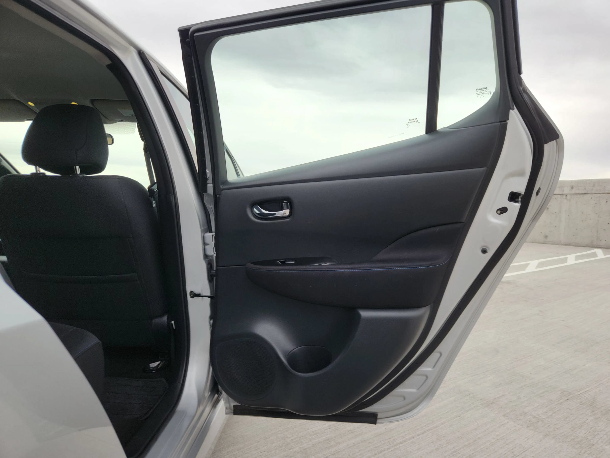 Used 2018 Nissan Leaf SV FWD image 25