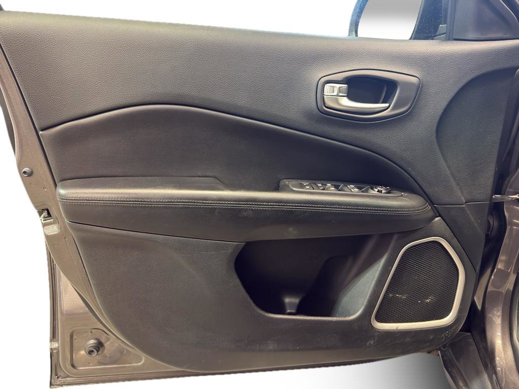 Used 2019 Jeep Compass Altitude AWD/4WD image 13