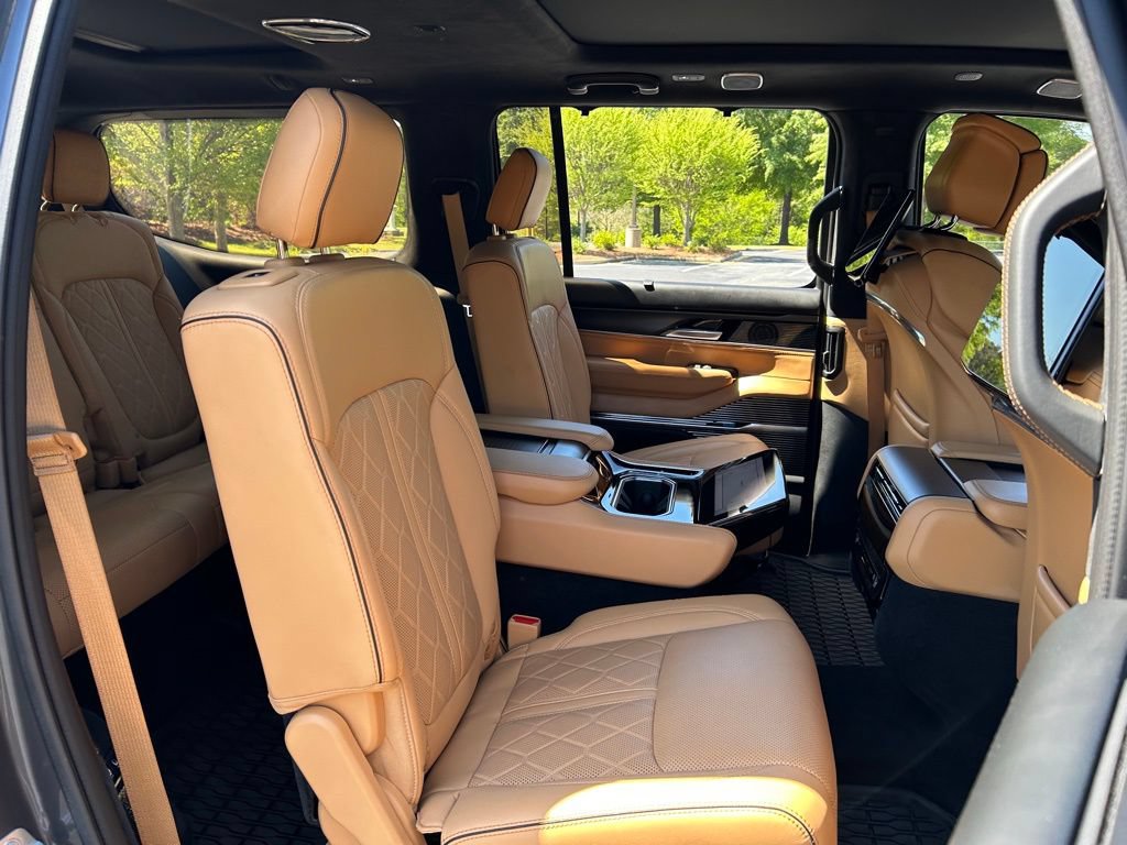 Used 2024 Jeep Grand Wagoneer Series III w/ Rear Seat Video Group 1 AWD/4WD image 58