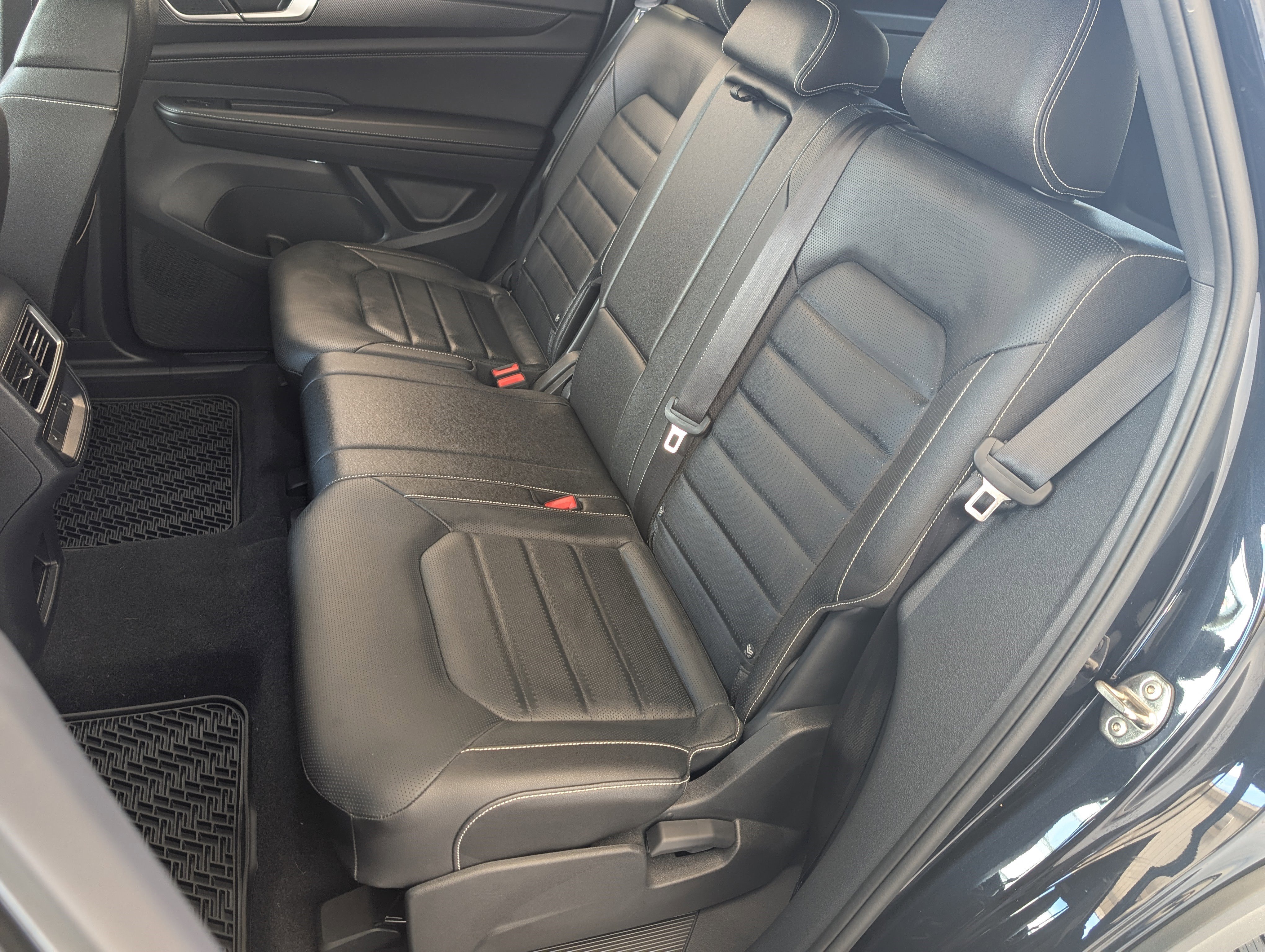Used 2025 Volkswagen Atlas Cross Sport SEL image 18