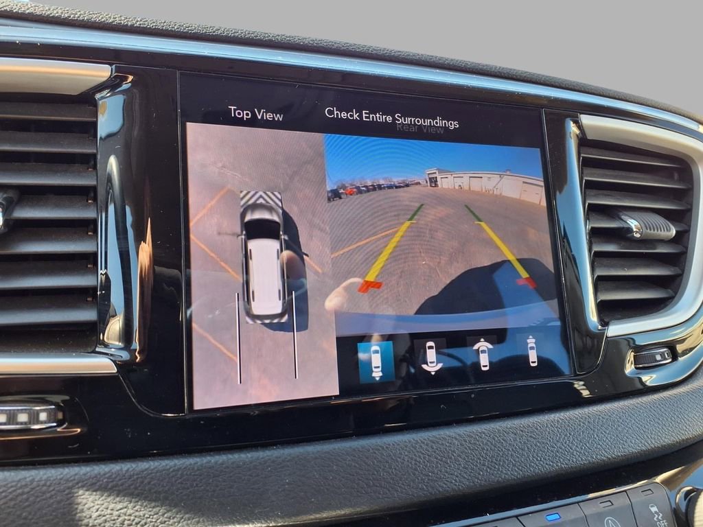 Used 2020 Chrysler Pacifica Touring-L Plus image 6