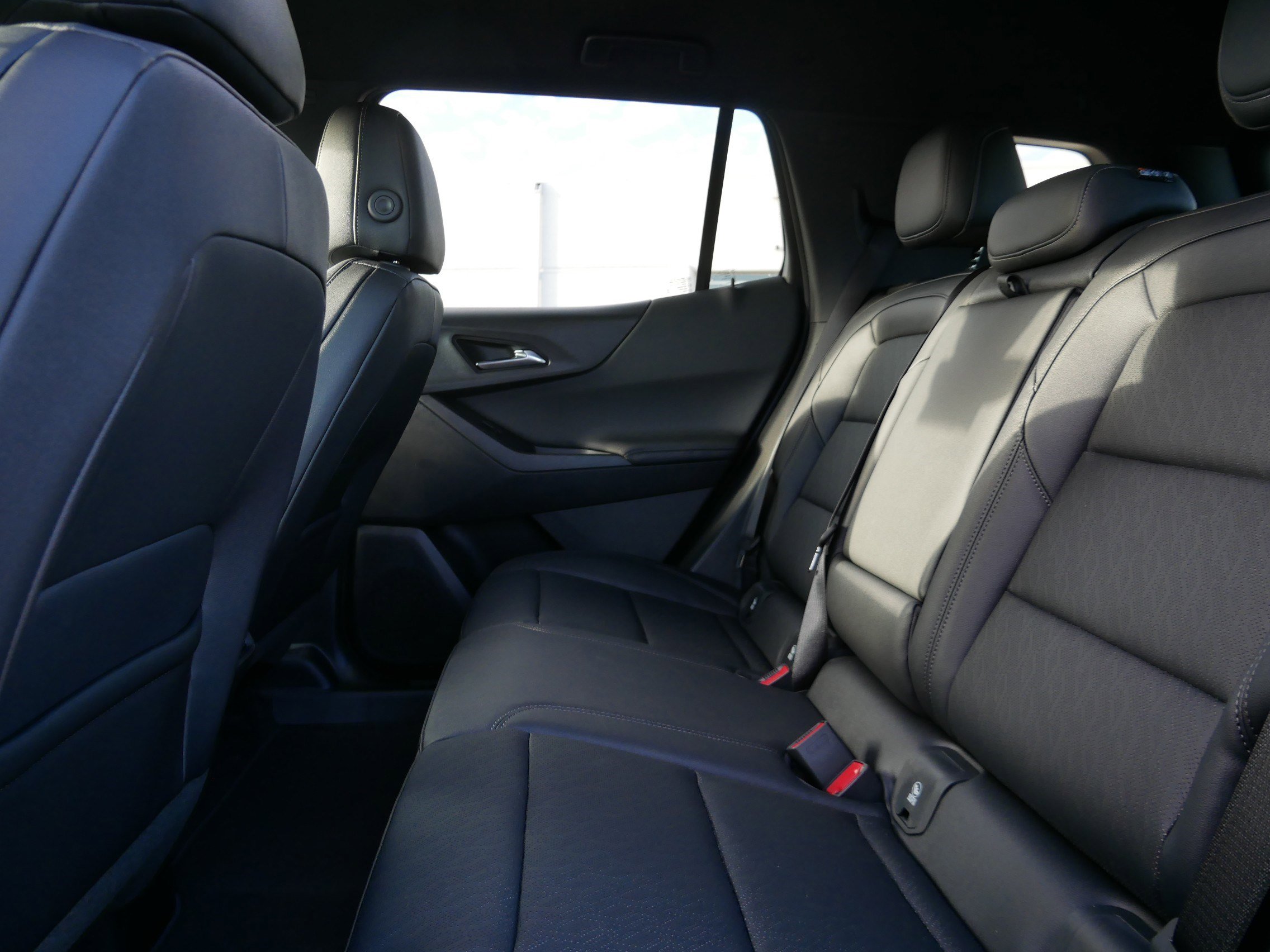 New 2026 Chevrolet Equinox LT w/ Convenience Package II AWD/4WD image 5