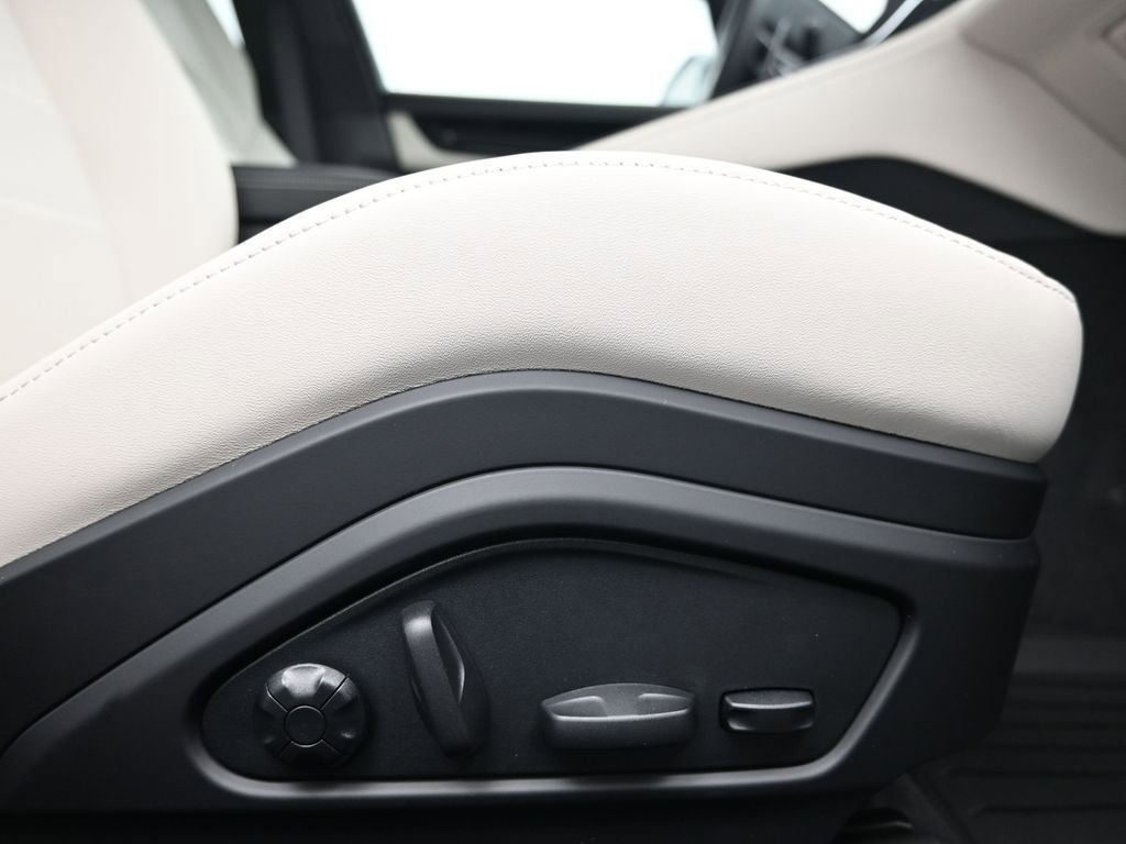 New 2026 Porsche Panamera 4 image 14