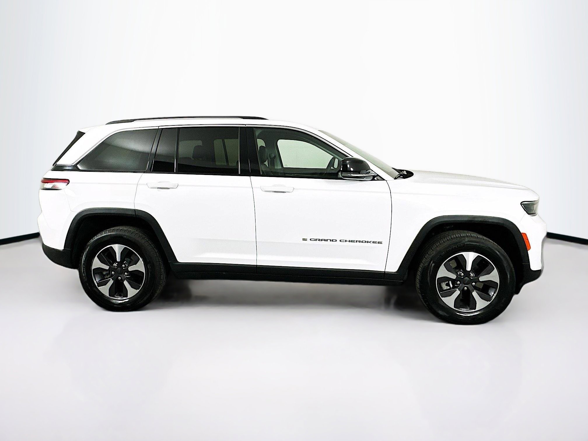 Used 2023 Jeep Grand Cherokee 4WD 4xe image 10