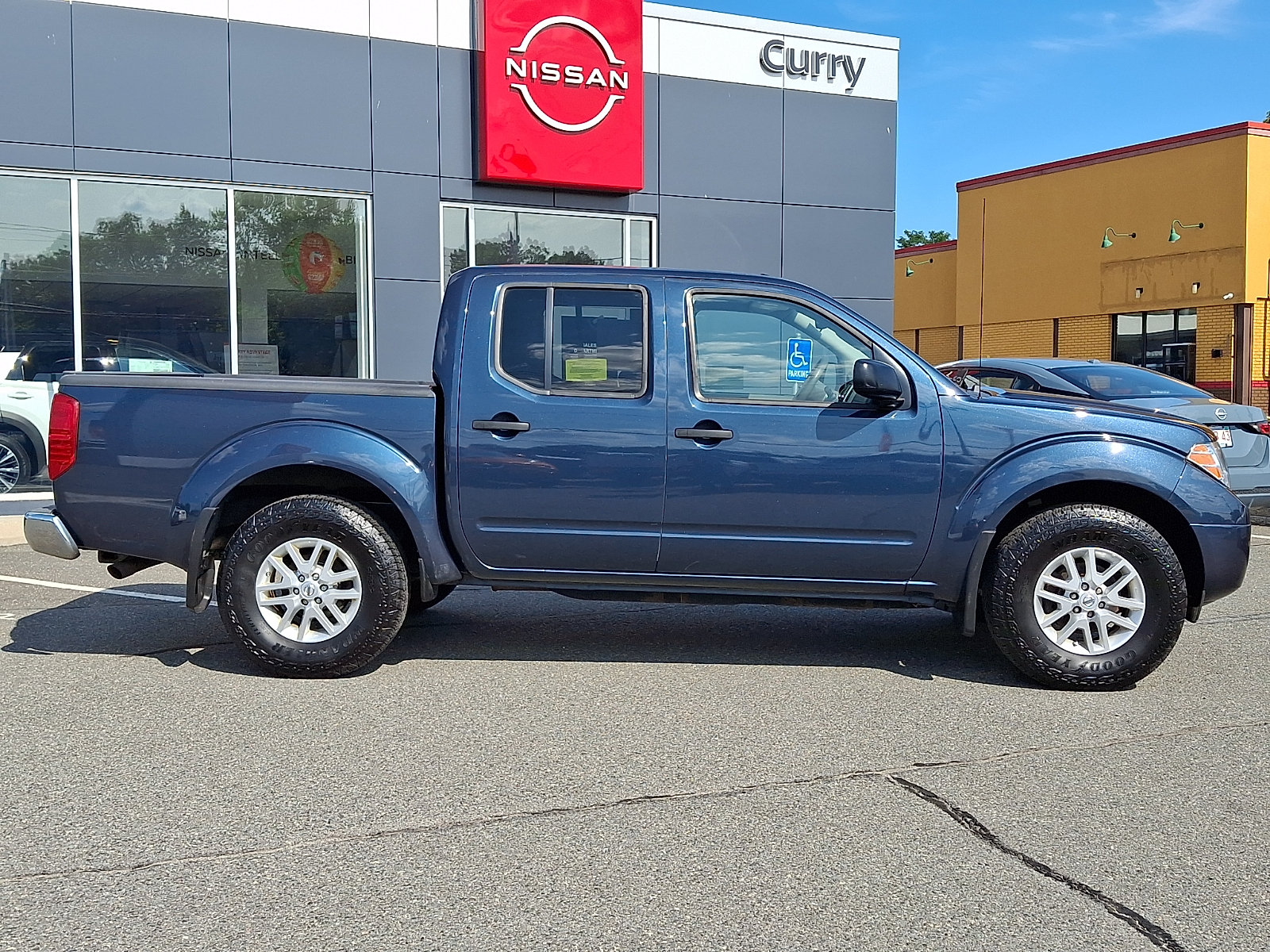 Used 2018 Nissan Frontier SV AWD/4WD image 8