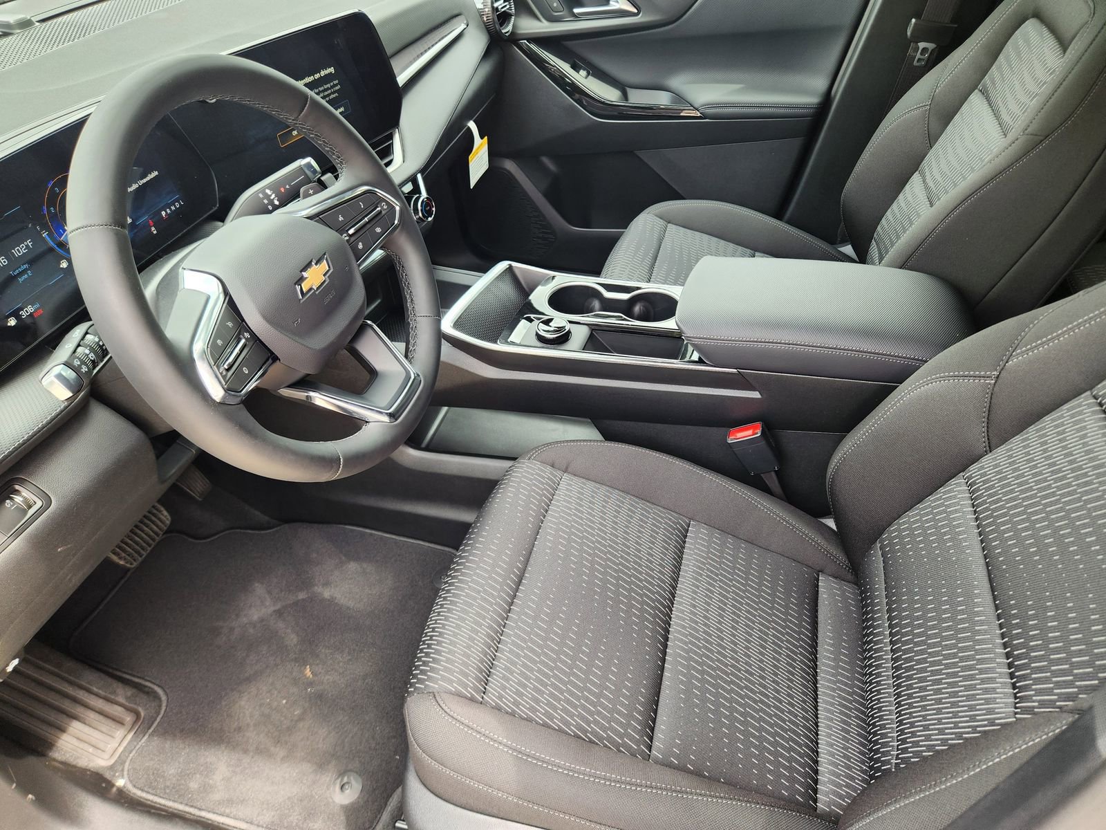 New 2026 Chevrolet Equinox LT w/ Safety and Technology Package FWD image 13