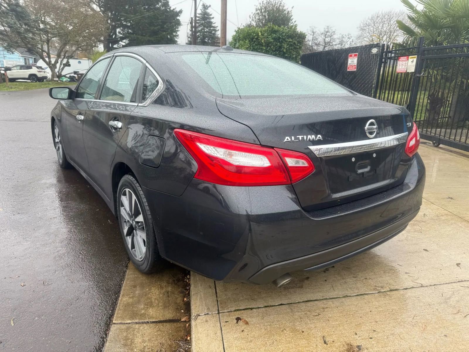 Used 2017 Nissan Altima 2.5 SV image 6