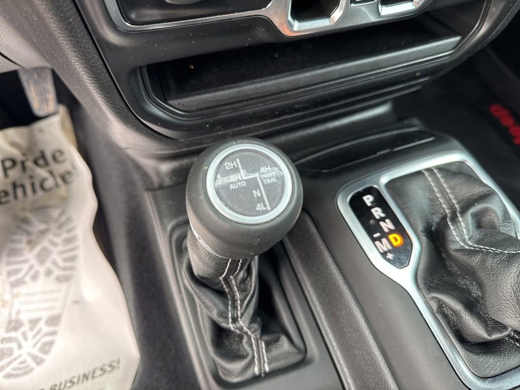 Used 2022 Jeep Wrangler Unlimited Sahara w/ Cold Weather Group AWD/4WD image 25