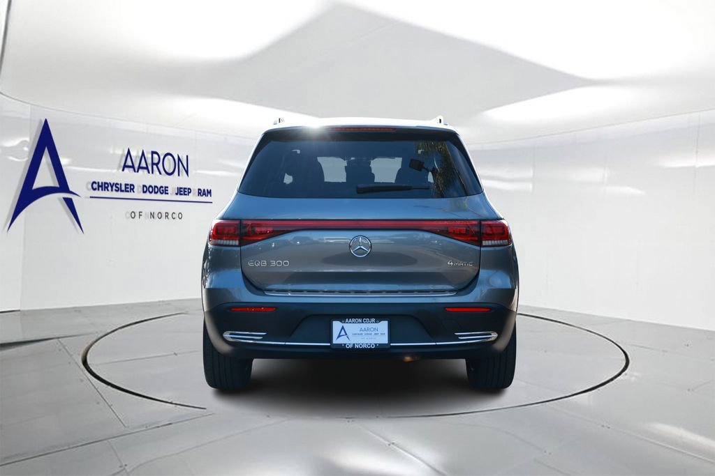 Used 2023 Mercedes-Benz EQB 300 4MATIC w/ Exclusive Package image 3