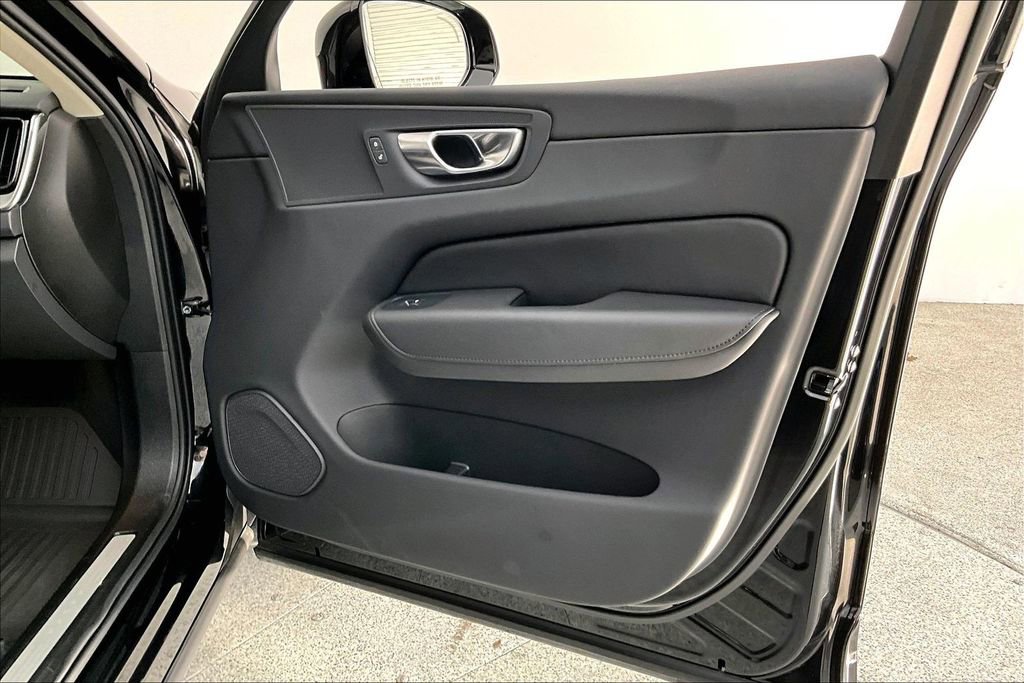 Used 2025 Volvo XC60 B5 Plus w/ Protection Package Premier image 23