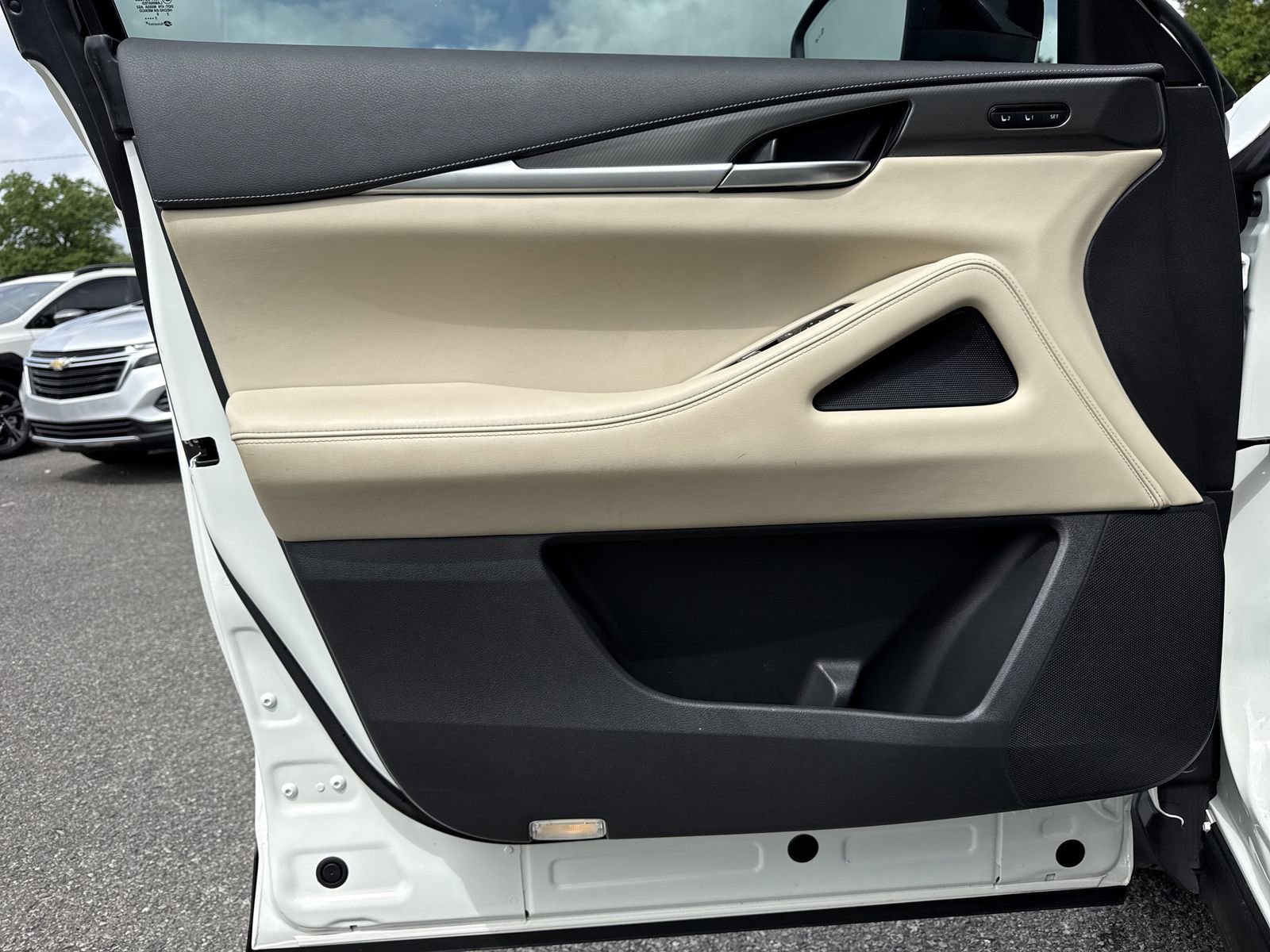 Used 2023 INFINITI QX60 Luxe w/ Cargo Package FWD image 16