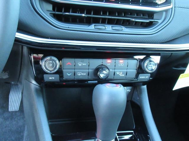 New 2026 Jeep Compass Latitude image 22