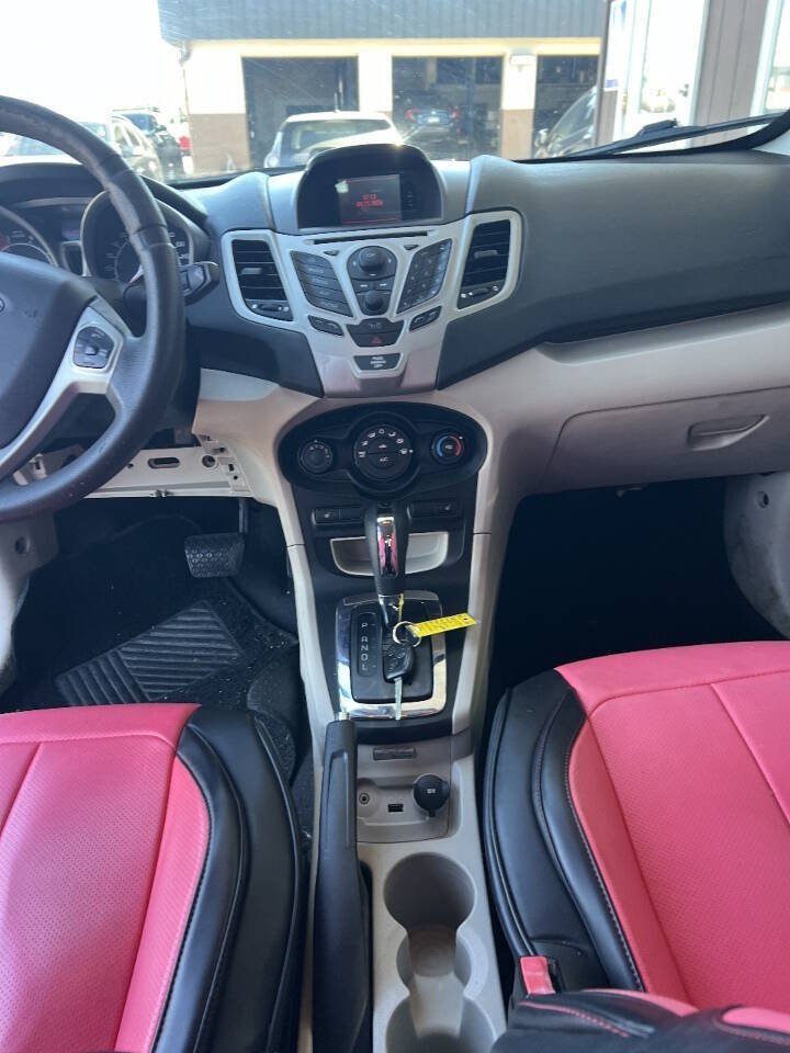 Used 2012 Ford Fiesta SE FWD image 9