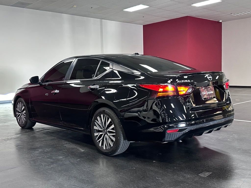 Used 2023 Nissan Altima 2.5 SV image 5