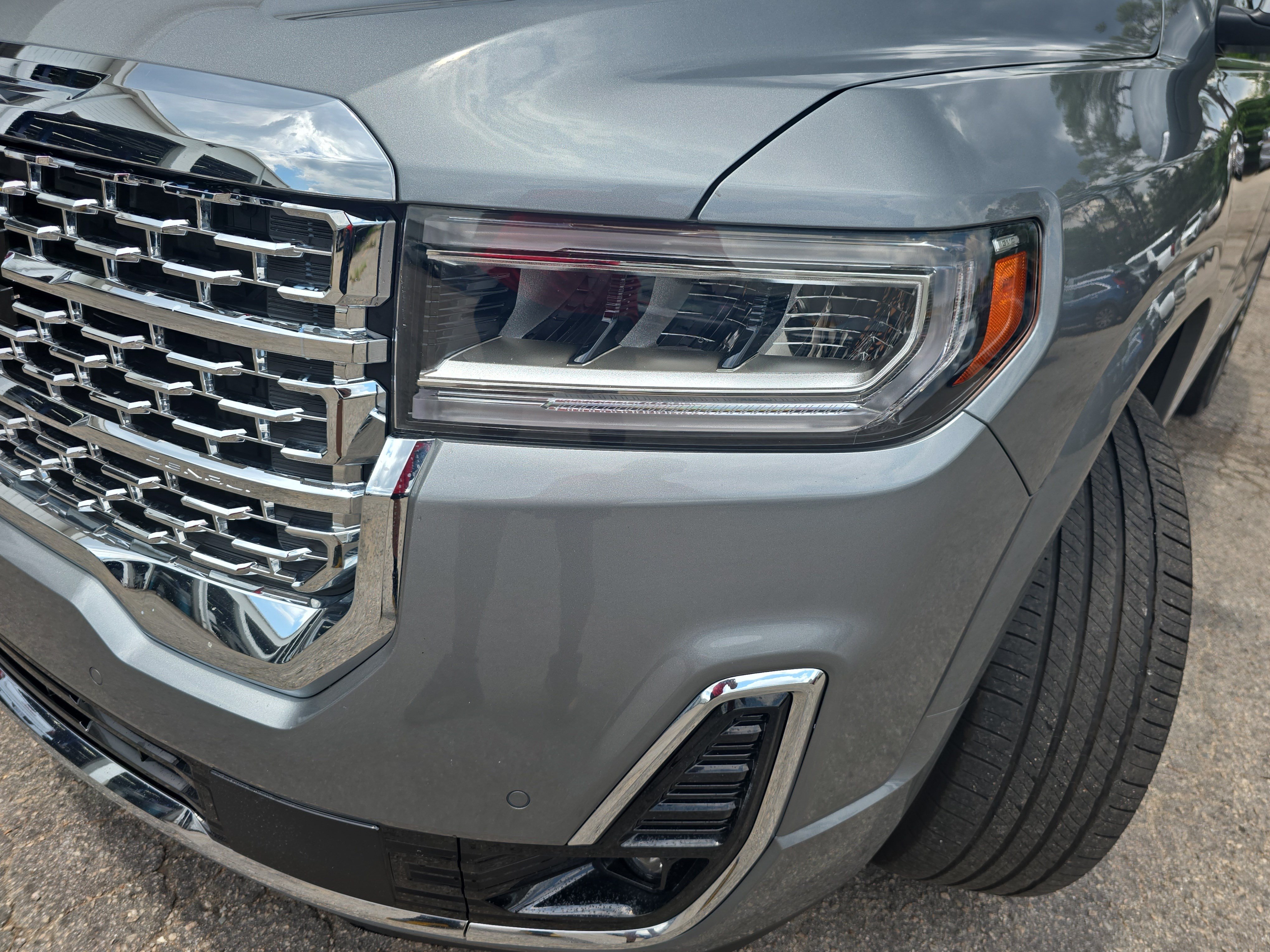 Used 2023 GMC Acadia Denali w/ Denali Ultimate Package FWD image 33