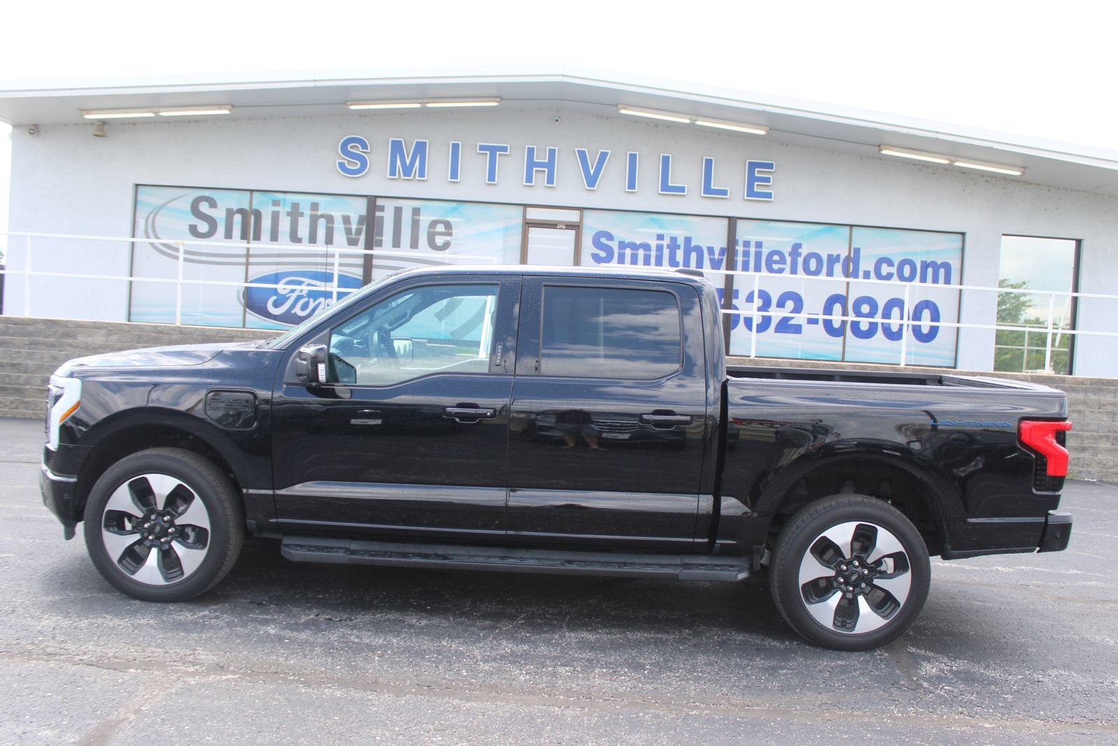 Used 2023 Ford F150 Lightning Platinum AWD/4WD image 6