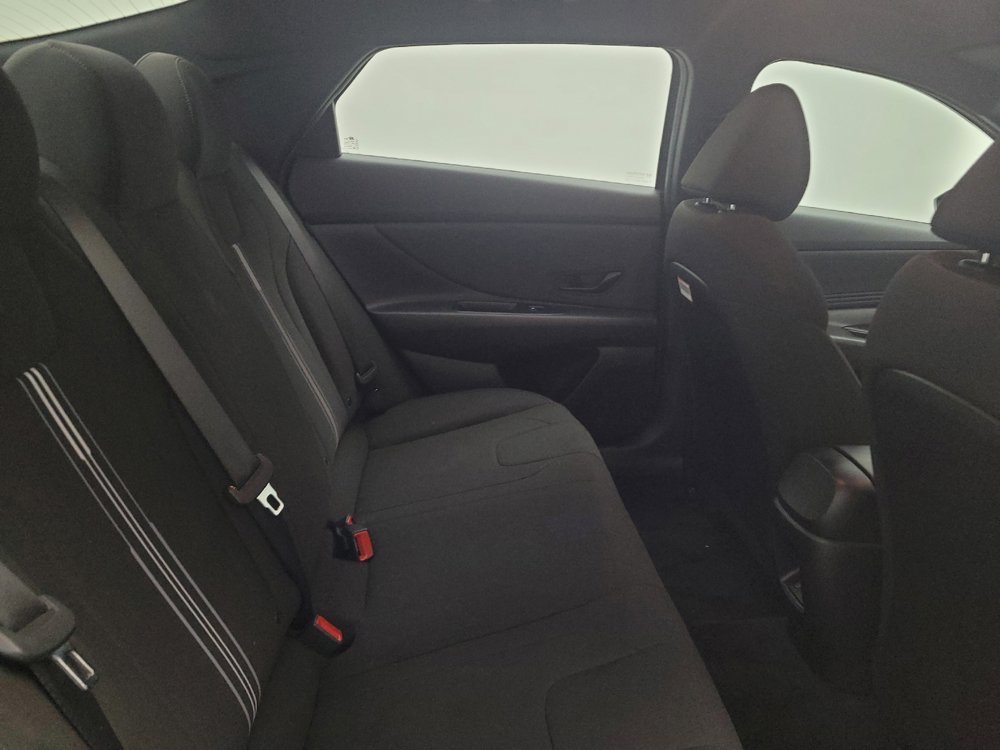 Used 2025 Hyundai Elantra Sport FWD image 19