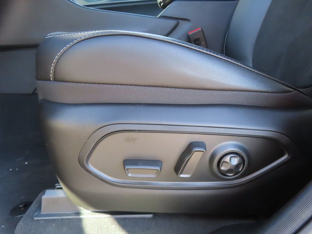 New 2025 Jeep Grand Cherokee Altitude image 9