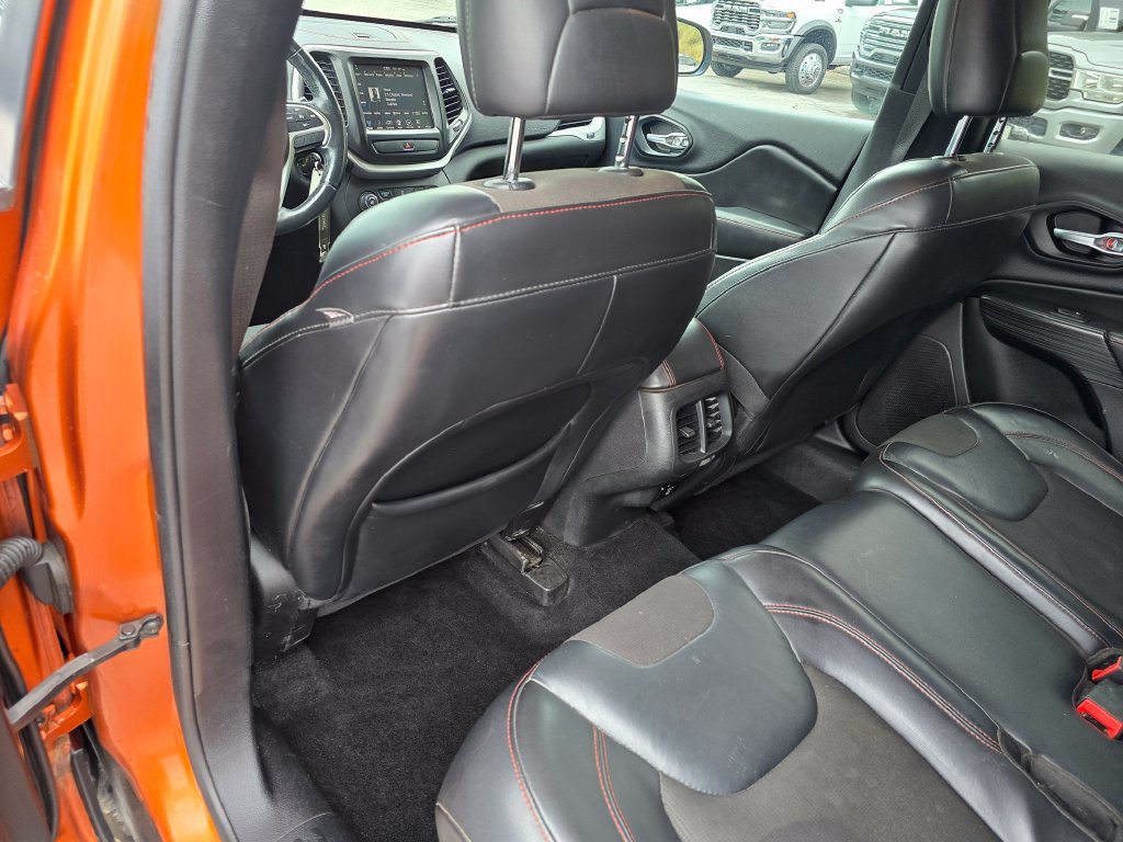 Used 2016 Jeep Cherokee Trailhawk w/ Cold Weather Group AWD/4WD image 24