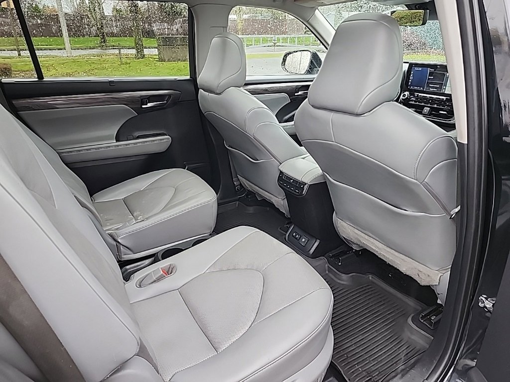 Used 2021 Toyota Highlander Platinum image 24