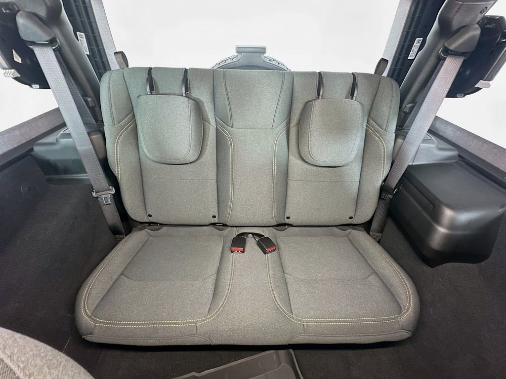 Used 2025 Jeep Wrangler Sport image 13
