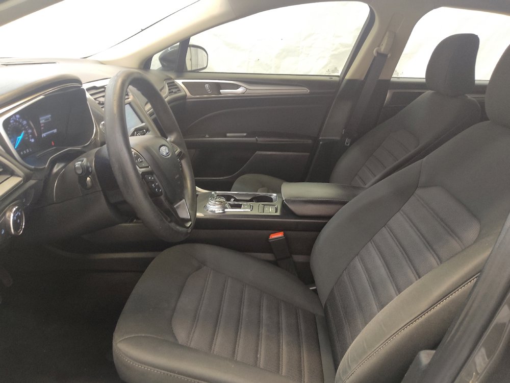 Used 2020 Ford Fusion SE image 17