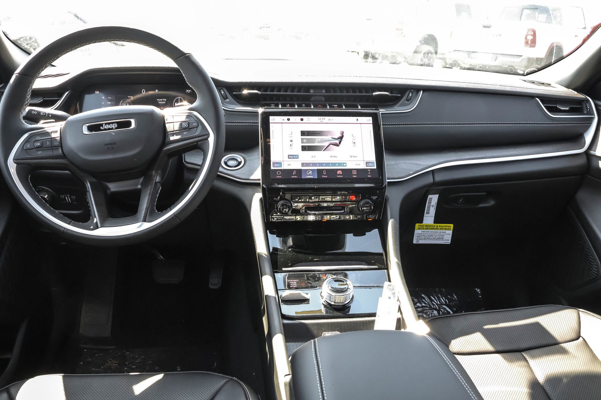 New 2025 Jeep Grand Cherokee Limited w/ Luxury Tech Group II image 17