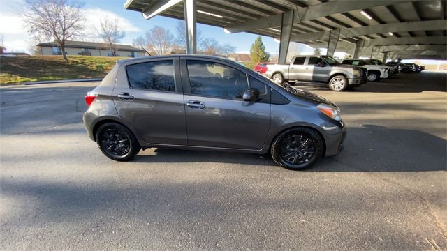 Used 2013 Toyota Yaris L image 9