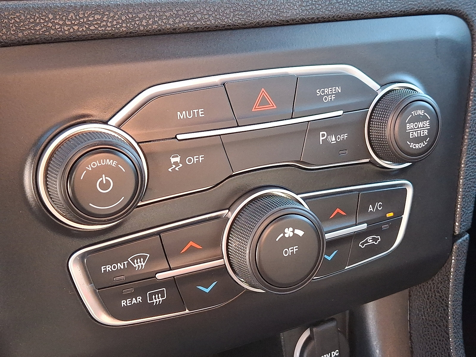 Used 2022 Dodge Charger SXT image 16