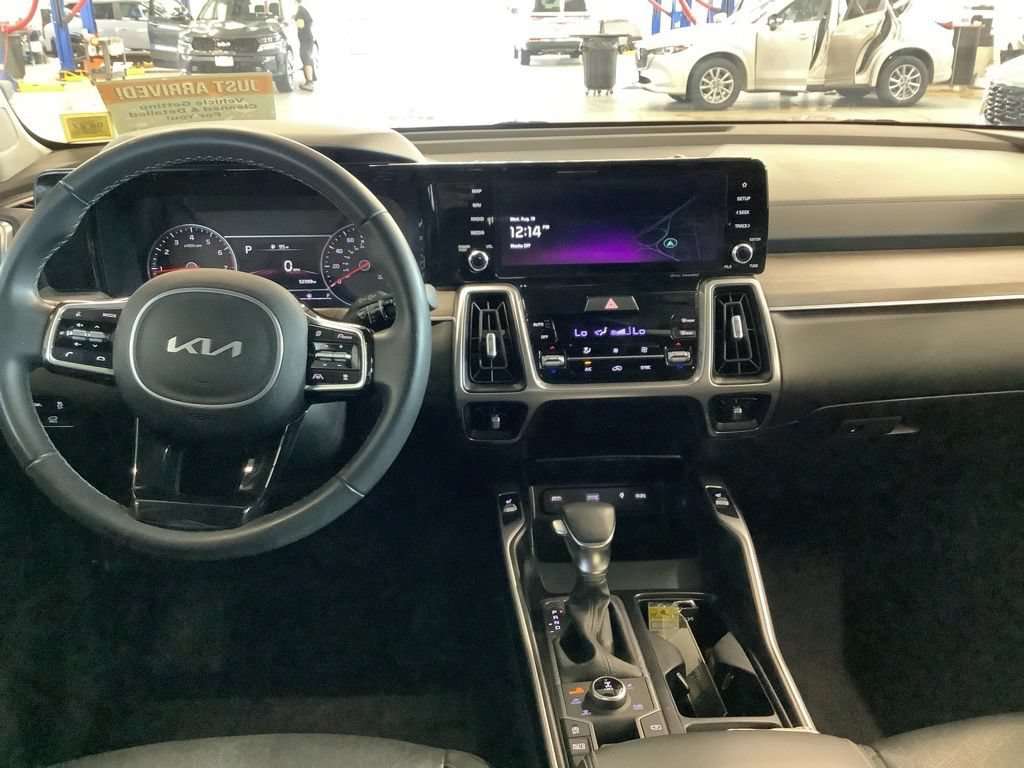 Certified 2023 Kia Sorento X-Line EX AWD/4WD image 12