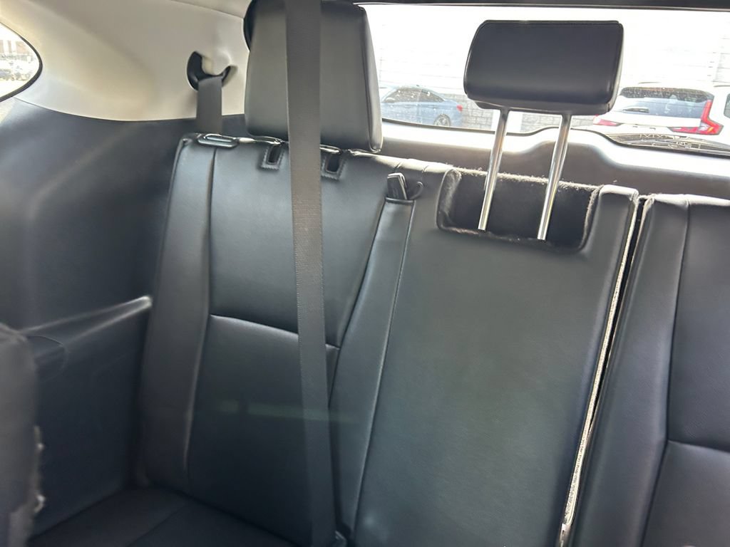 Used 2024 Toyota Highlander XLE AWD/4WD image 28