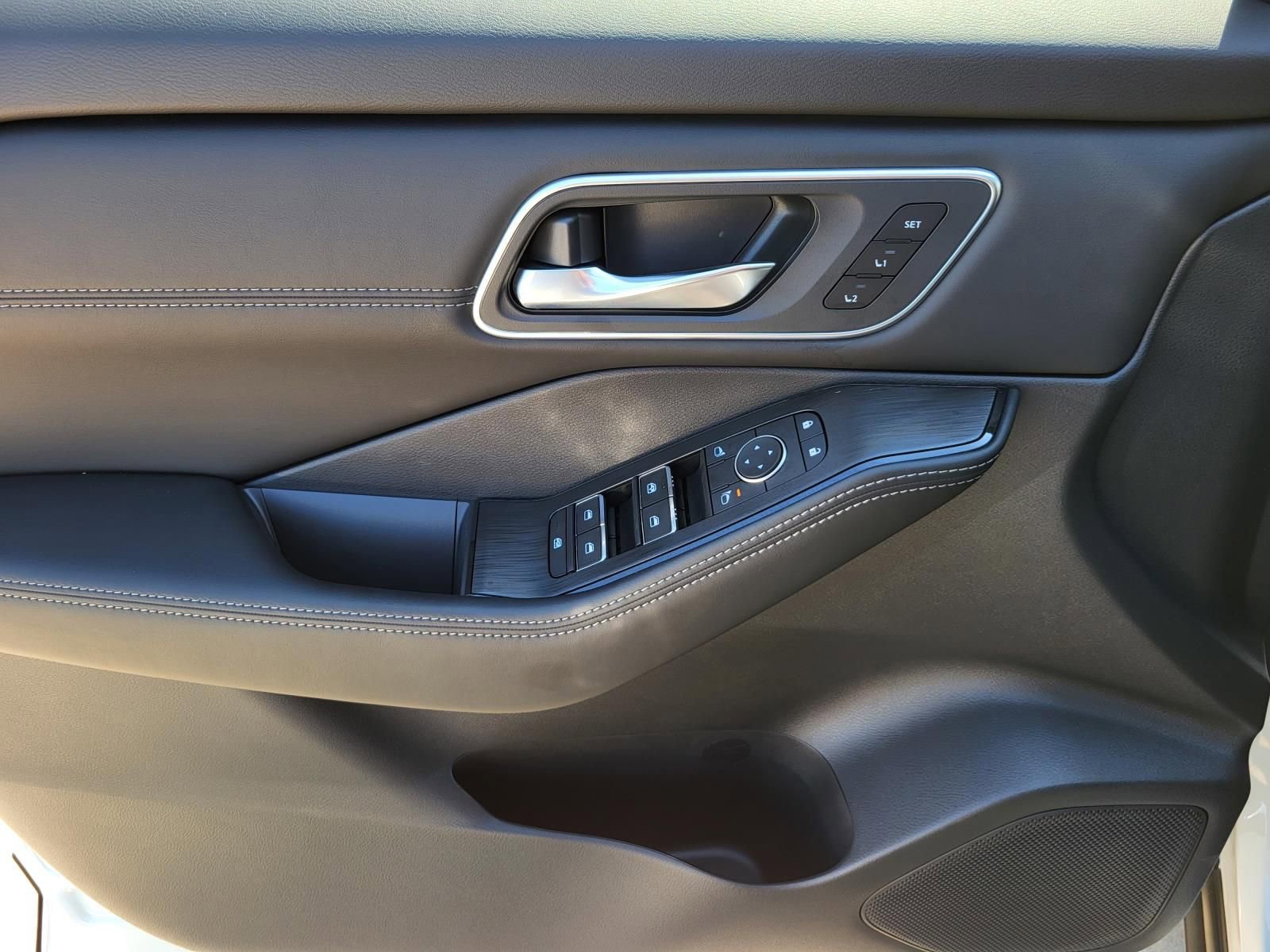 New 2026 Nissan Rogue Platinum image 18